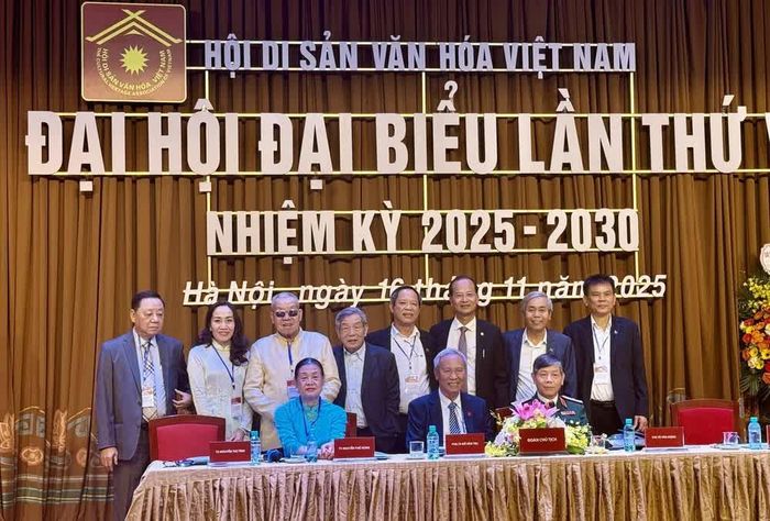 Ban Thường vụ nhiệm kỳ 2025-2030 ra mắt Đại hội. Ảnh: Phương Lan