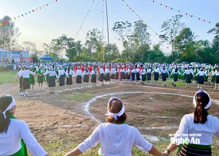 Không khí ngày hội tại xóm kẻ Mui, xã Giai Xuân. Ảnh: CSCC