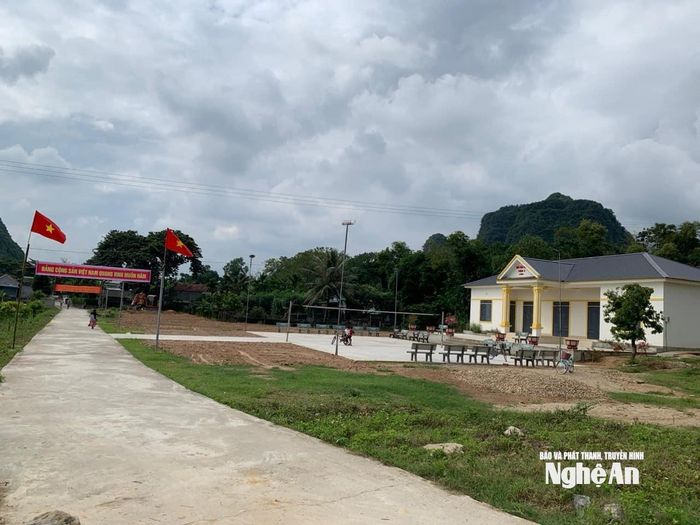 Với sự huy động tích cực của trưởng thôn, nhà văn hóa thôn 2 được xây mới khang trang. Ảnh: T.P