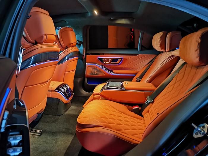 Nội thất bên trong chiếc xe Cường Đô La tặng vợ.