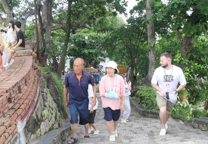 Du khách quốc tế đến Khánh Hòa