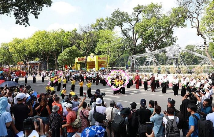 Festival Thu Hà Nội lần thứ 3 sẽ diễn ra từ ngày 21 đến 23/11/2025 tại phố đi bộ Trần Nhân Tông và Công viên Thống Nhất.