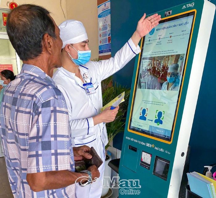 Việc triển khai BAĐT tạo điều kiện thuận lợi cho Bệnh viện Quân dân y Bạc Liêu kết nối, liên thông với hệ thống y tế tuyến trên, hỗ trợ hiệu quả công tác chuyển tuyến, hội chẩn từ xa và quản lý hồ sơ bệnh nhân. (Ảnh: THANH HẢI).