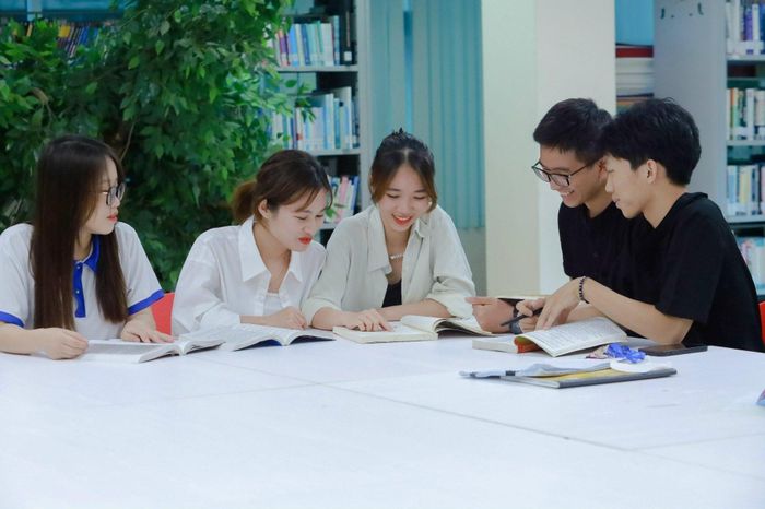 Trường Đại học Nguyễn Trãi đã triển khai mô hình đào tạo "Giảng đường doanh nghiệp" nhằm đáp ứng tốt nhất nhu cầu của thị trường lao động từ nhiều năm qua.
