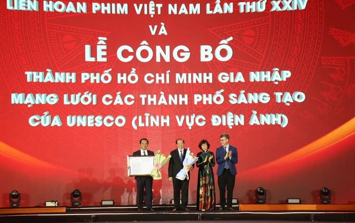 Nghi thức trao chứng nhận Thành phố Hồ Chí Minh gia nhập Mạng lưới các thành phố sáng tạo của UNESCO (lĩnh vực Điện ảnh). Ảnh: Thu Hương - TTXVN