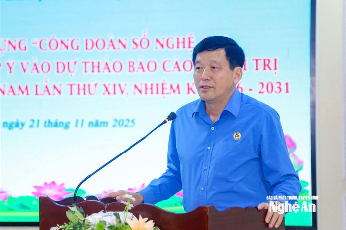 Đồng chí Kha Văn Tám - Ủy viên BCH Đảng bộ tỉnh, Phó Chủ tịch MTTQ Việt Nam tỉnh Nghệ An, Chủ tịch Liên đoàn Lao động tỉnh phát biểu tại chương trình. Ảnh: Đình Tuyên