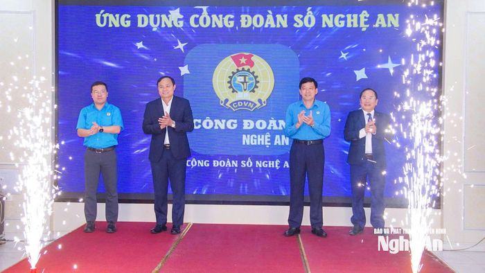 Ra mắt Ứng dụng “Công đoàn số Nghệ An". Ảnh: Đình Tuyên