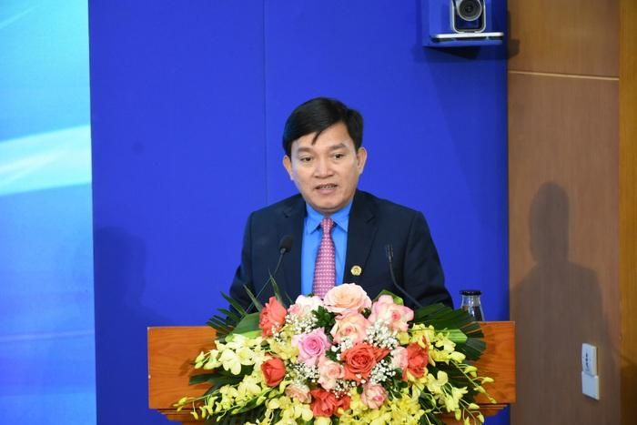 Ông Nguyễn Xuân Hùng, Phó Chủ tịch Tổng LĐLĐ Việt Nam phát biểu tại Hội nghị