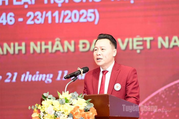 Lãnh đạo Hội Chữ thập đỏ tỉnh báo cáo kết quả công tác Hội và phong trào Chữ Thập đỏ năm 2025.