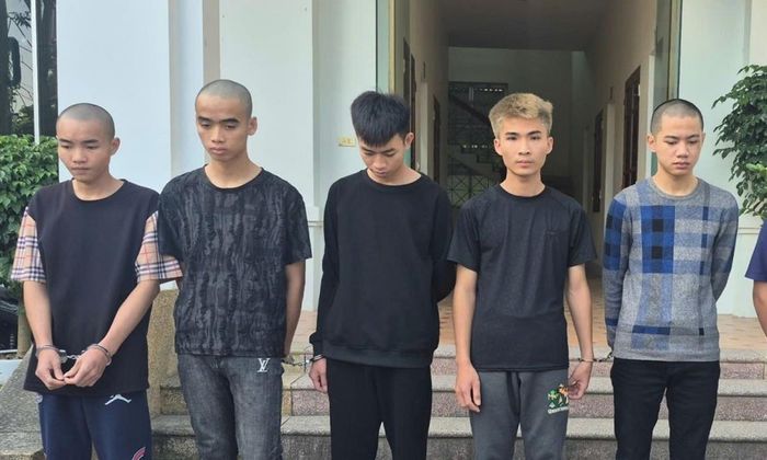 Các đối tượng trong nhóm “đá xế” bị bắt giữ.
