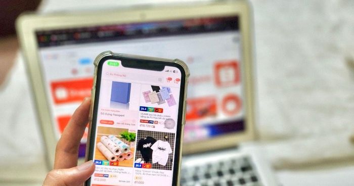 Thương mại điện tử Việt Nam bùng nổ, doanh thu sắp vượt 30 tỷ USD, dẫn đầu tốc độ tăng trưởng Đông Nam Á. (Ảnh: DC)