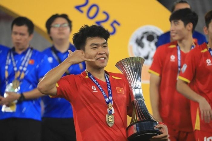 Lý Đức vẫn sẽ ở lại U22 Việt Nam mà không về lại CAHN