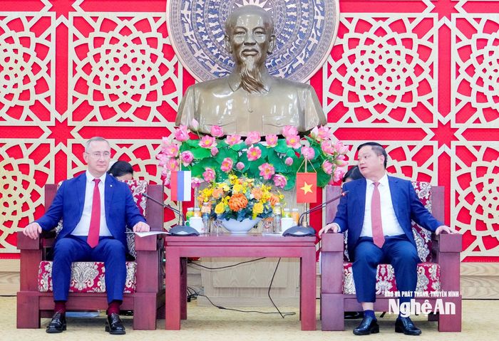 Bí thư Tỉnh ủy Nguyễn Khắc Thận phát biểu tại buổi tiếp. Ảnh: Phạm Bằng