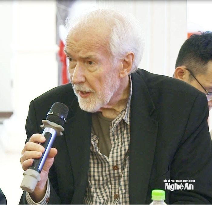 GS, nhà thơ Paul Hoover: Dự án "The Soul of Kieu" phải giữ được tính nghệ thuật, vẻ đẹp ngôn ngữ và giá trị văn hóa của Truyện Kiều. Ảnh: P.V