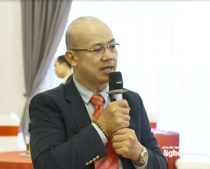 Anh Trần Hữu Tài - người sở hữu bộ sưu tập ấn bản Kiều lớn nhất. Ảnh: P.V