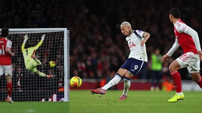 Richarlison dứt điểm từ xa giúp Tottenham rút ngắn khoảng cách