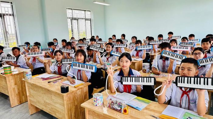  Những giờ học âm nhạc đầy niềm vui của học sinh Trường THCS Hàm Minh. 