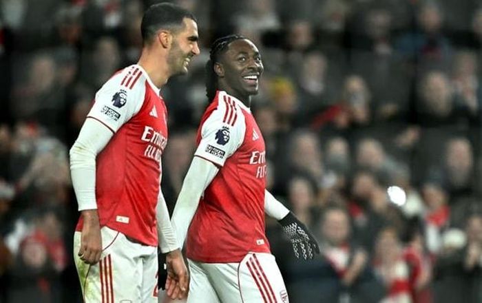 Hàng công của Arsenal đã hủy diệt Spurs.