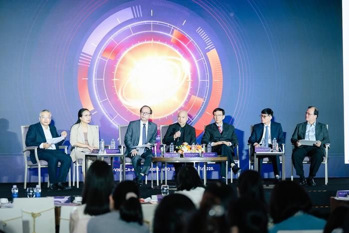 Các chuyên gia tại hội thảo khoa học "Đề kháng kháng sinh và chiến lược điều trị nhiễm trùng đa chuyên khoa" do Hội Hô hấp Việt Nam tổ chức, với sự đồng hành của GSK Việt Nam