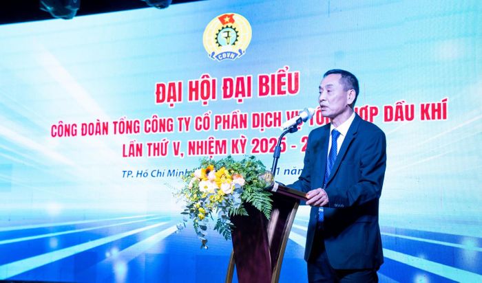 Đồng chí Nguyễn Công Cường - Chủ tịch Công đoàn PETROSETCO thông tin về kết quả hoạt động của Công đoàn Tổng công ty