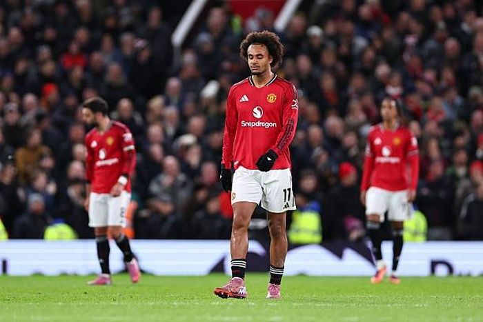 Joshua Zirkzee gây thất vọng trước Everton.