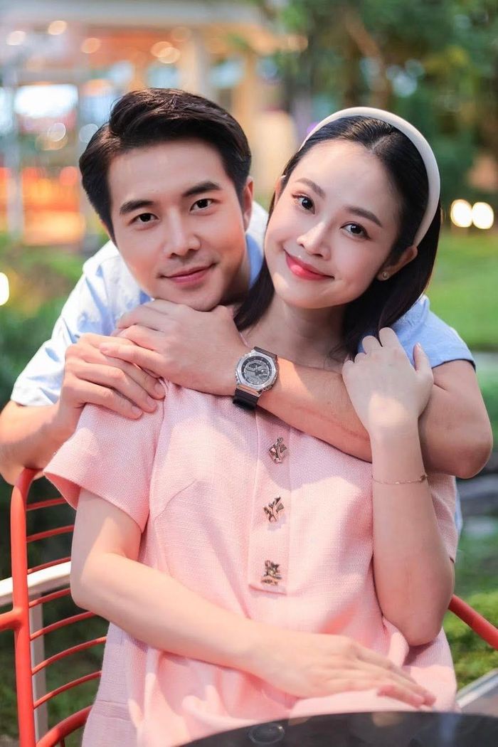 Đức Hiếu và vợ - MC Thùy Linh, Ban Văn nghệ Đài THVN.