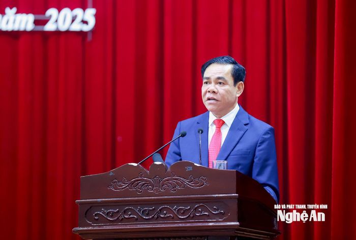 Thủ tướng Chính phủ Phạm Minh Chính phê chuẩn kết quả bầu cử Chủ tịch UBND tỉnh Nghệ An nhiệm kỳ 2021 - 2026 đối với đồng chí Võ Trọng Hải - Phó Bí thư Tỉnh ủy Nghệ An nhiệm kỳ 2025 - 2030. Ảnh: Thành Duy