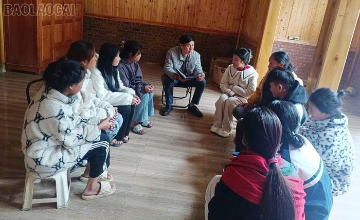  Các thành viên câu lạc bộ "Thủ lĩnh của sự thay đổi" tại trường học trên địa bàn là nhân tố tích cực tuyên truyền giảm thiểu tảo hôn. 