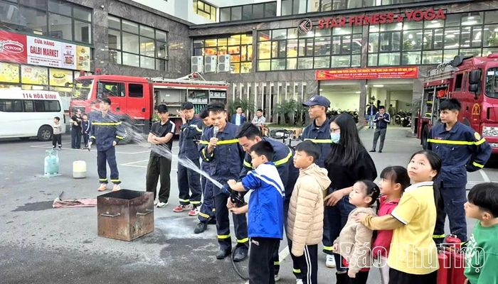 Các hoạt động trải nghiệm chữa cháy đã trang bị các kiến thức, kỹ năng cần thiết cho cư dân sinh sống tại tòa nhà