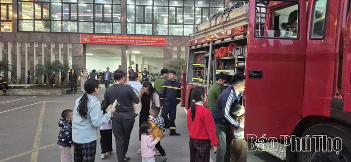 Tham gia buổi tuyên truyền, trải nghiệm có khoảng 500 cư dân ở mọi lứa tuổi đang sinh sống tại khu nhà ở xã hội