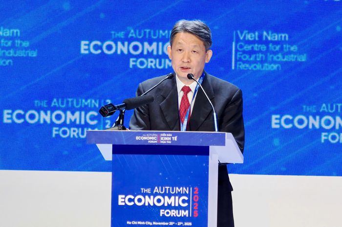  Ông Long Quốc Cường, Phó Chủ nhiệm Trung tâm Nghiên cứu phát triển Quốc vụ viện Trung Quốc, phát biểu chúc mừng Diễn đàn. Ảnh: HOÀNG HÙNG 
