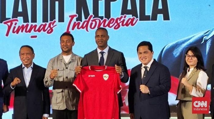 Kluivert bị LĐBĐ Indonesia sa thải sau thất bại ở VL World Cup