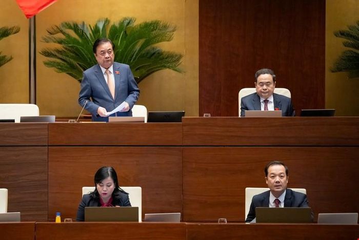 Phó Chủ tịch Quốc hội Lê Minh Hoan phát biểu kết luận phiên thảo luận