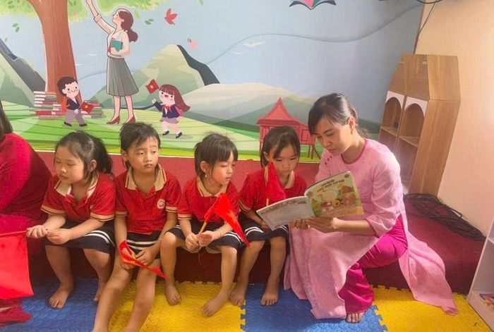  Giáo viên Trường Mầm non Thần Sa kể chuyện cho học trò. Ảnh: Phương Thảo 