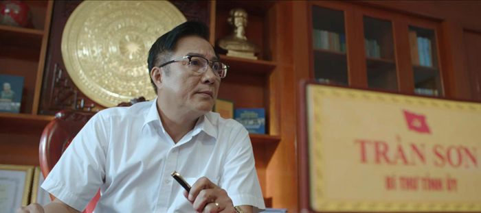 Viên liên hệ với Viện Phó Viện Kiểm sát Thu để tìm đường lui.
