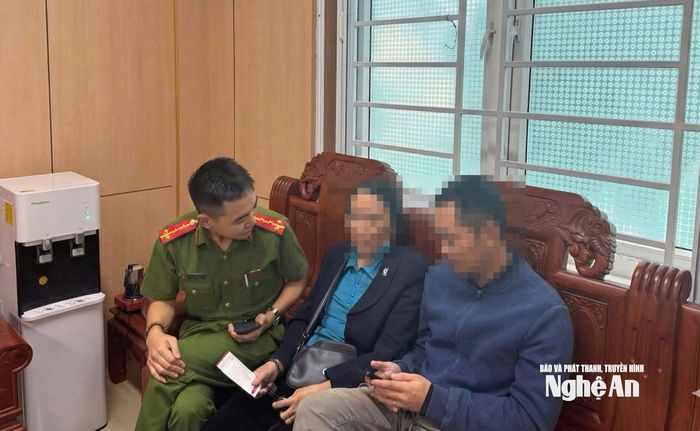 Công an xã Đại Đồng đã kịp thời can thiệp, ngăn chặn các vụ việc lừa đảo qua mạng trước khi thiệt hại xảy ra, góp phần bảo vệ tài sản của người dân. Ảnh: Võ Hòa.