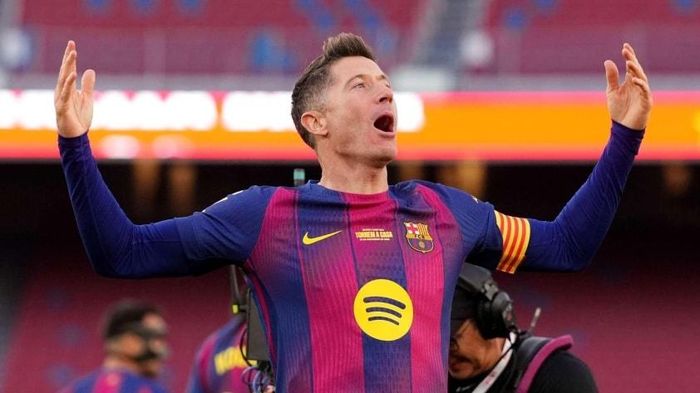 Barca đang ráo riết tìm tiền đạo để thay thế Lewandowski (Ảnh: GOAL)