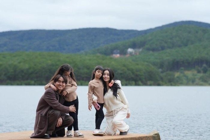 Gia đình nhỏ thường xuyên có những chuyến đi chơi cùng nhau.