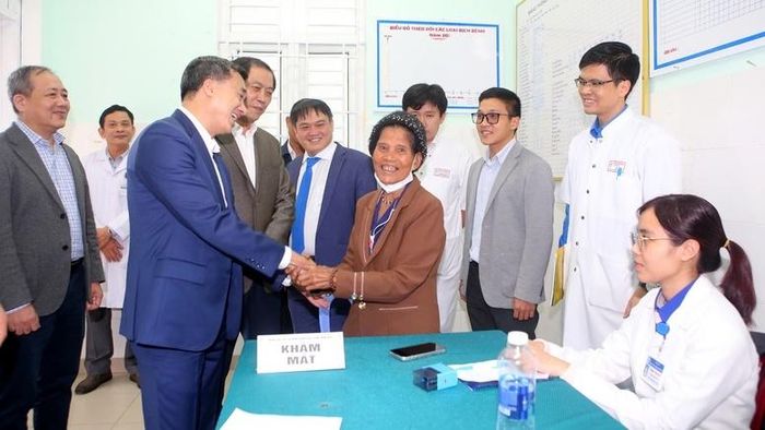 GS.TS Trần Văn Thuấn, Thứ trưởng Bộ Y tế thăm hỏi, động viên các bệnh nhân
