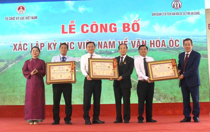  Viện Kỷ lục Việt Nam trao 3 quyết định công nhận kỷ lục văn hóa Óc Eo 