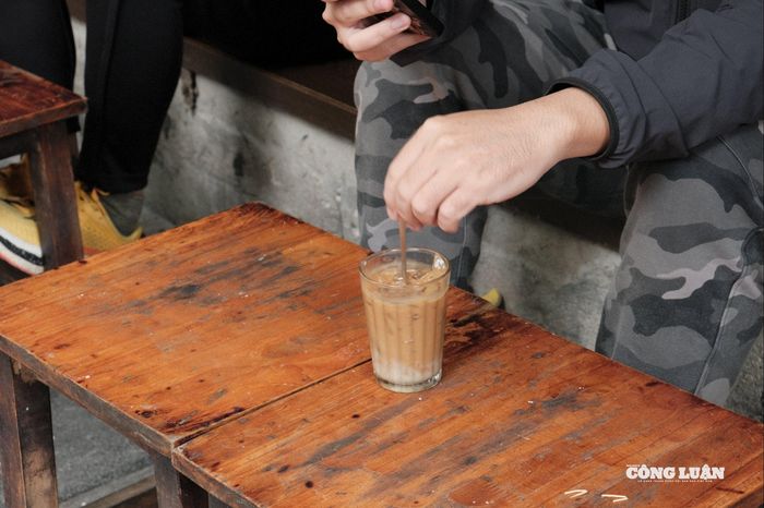 Hình ảnh quen thuộc một buổi sáng đầu đông ở Hà Nội.
