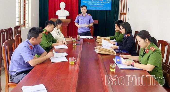 VKSND khu vực 17 kiểm sát trực tiếp thi hành án hình sự cộng đồng tại xã Lạc Lương
