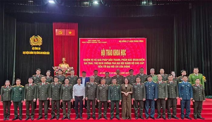 Đại biểu dự hội thảo.