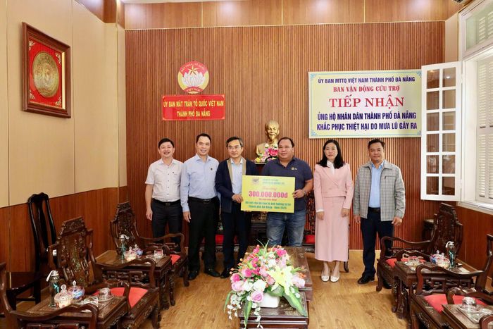 Trao cứu trợ cho bà con tỉnh Quảng Ngãi và Quảng Nam (trước đây)