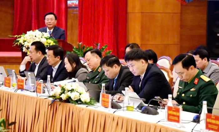 Đại diện lãnh đạo Thường vụ Tỉnh ủy, Thường trực HĐND, UBND tỉnh; lãnh đạo các sở, ngành, địa phương trong tỉnh tham dự hội thảo. Ảnh: Báo Quảng Ninh.