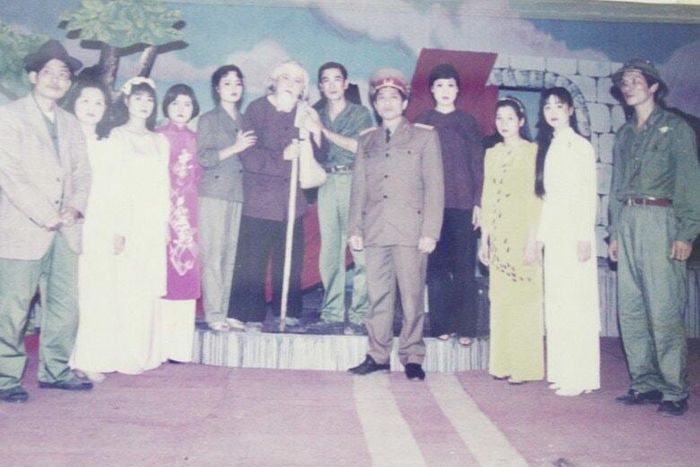 Nghệ sĩ Hồ Tháp vào vai Đại tá tình báo Thành trong Người không thể chết.