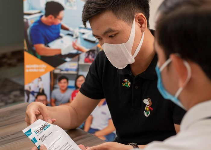  Nhiều chương trình tư vấn về HIV được triển khai nhằm nỗ lực chấm dứt dịch ở Việt Nam. Ảnh: KNT.