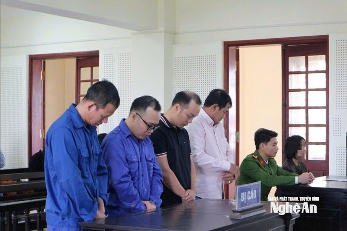 Các bị cáo tại tòa. Ảnh: Trần Vũ