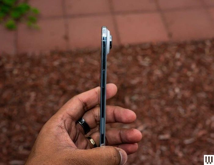 Để có độ mỏng ấn tượng, iPhone Air đánh đổi khá nhiều (Ảnh: WIRED).