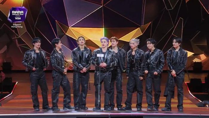 Stray Kids nhận giải Album của năm.